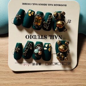 Emerald Green Matte Press-On Nails with Gold Charms - Women Makeup